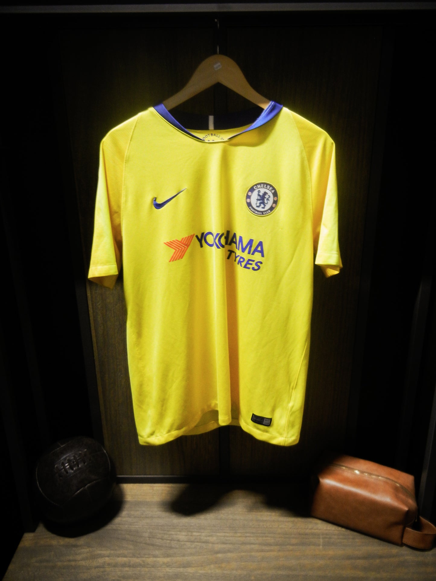Chelsea 2018/2019 Away Jersey – Jorginho #5 – Large – Yellow Nike Shirt (MPN: 919008-720)