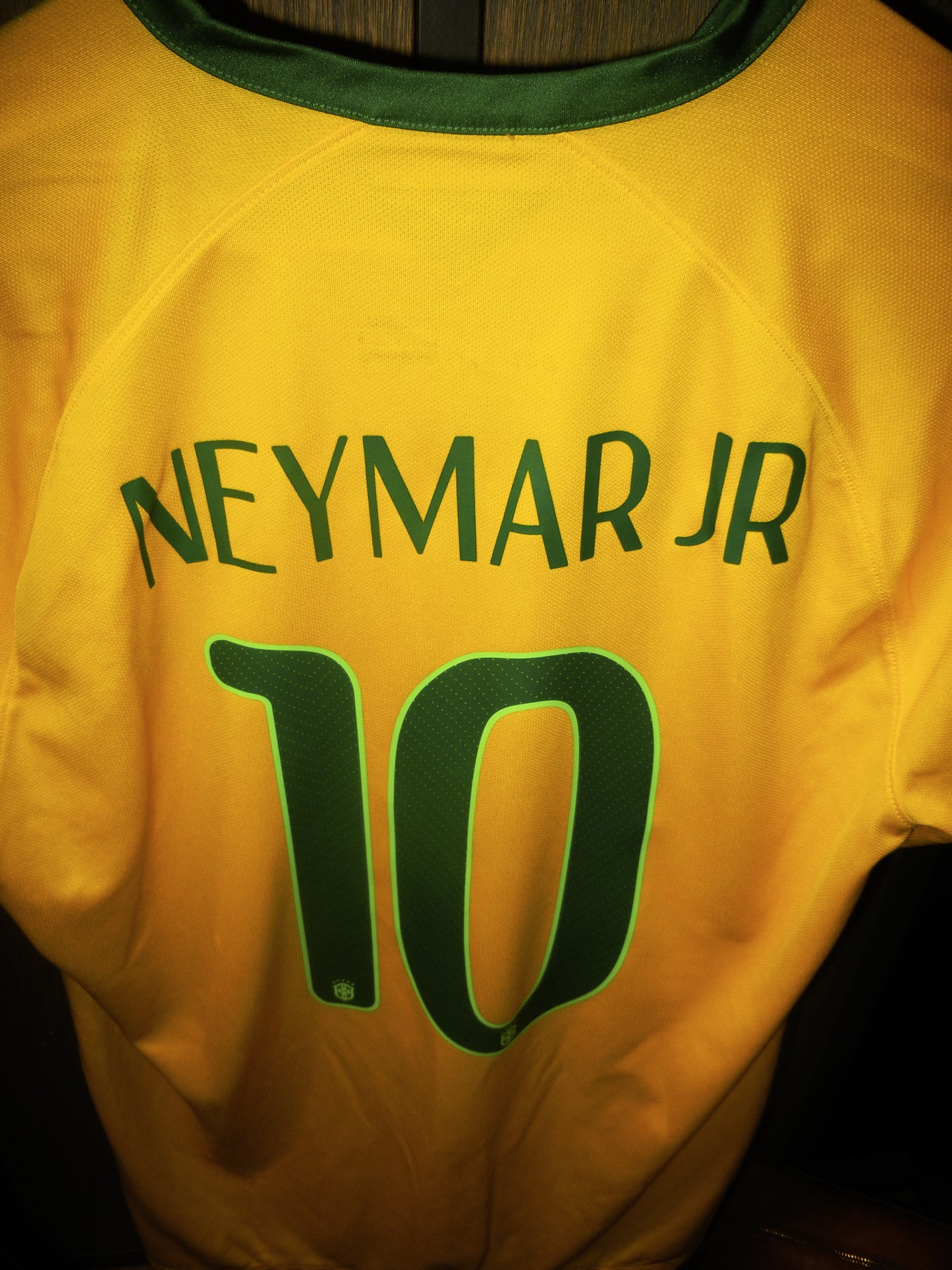 Brazil 2014 Home Jersey – Neymar Jr #10 – Size L – Yellow Nike Shirt (MPN: 575280-703)