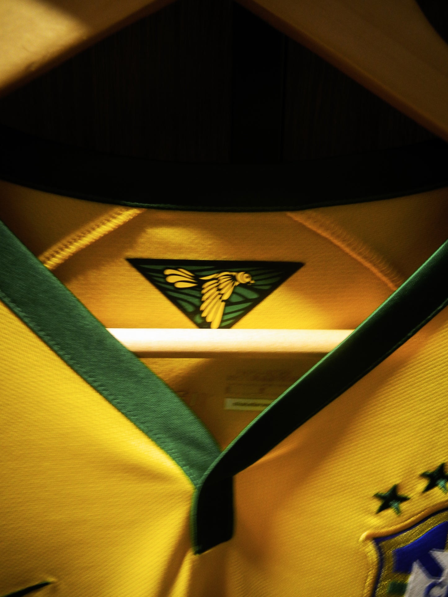 Brazil 2014 Home Jersey – Neymar Jr #10 – Size L – Yellow Nike Shirt (MPN: 575280-703)