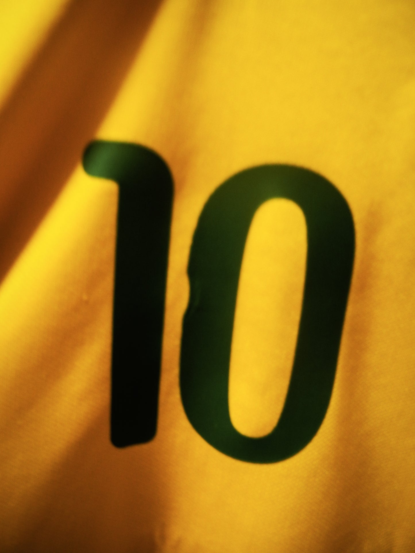 Brazil 2014 Home Jersey – Neymar Jr #10 – Size L – Yellow Nike Shirt (MPN: 575280-703)