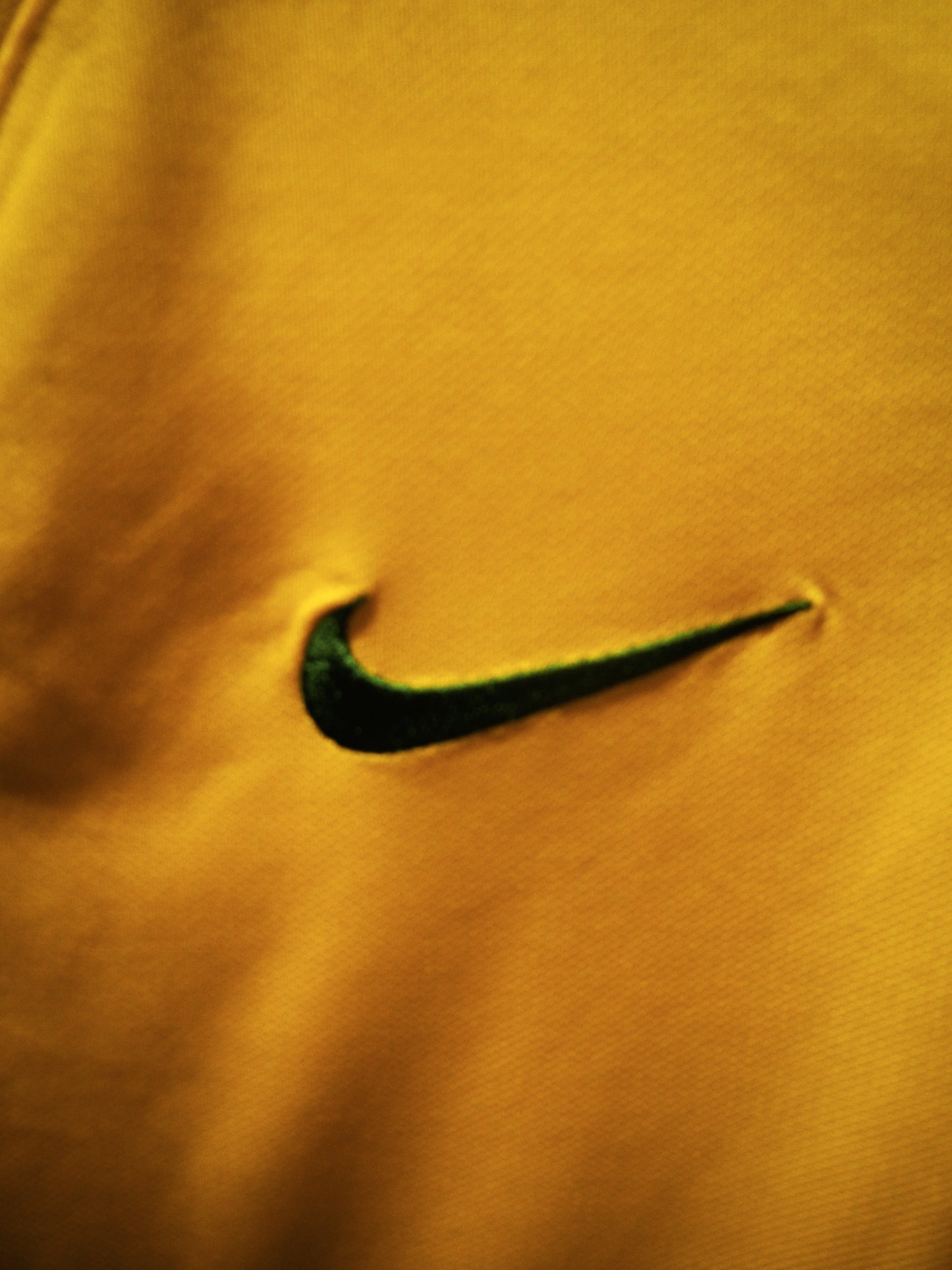 Brazil 2014 Home Jersey – Neymar Jr #10 – Size L – Yellow Nike Shirt (MPN: 575280-703)