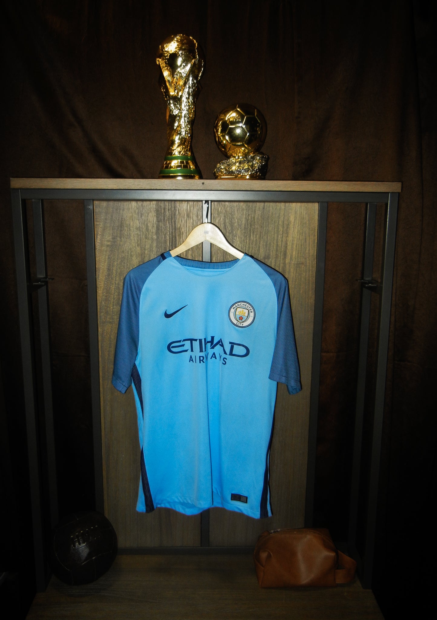 Manchester City 2016/2017 Home Jersey – “Kun” Agüero #10 – Large – Sky Blue Nike Shirt (MPN: 776907-489)