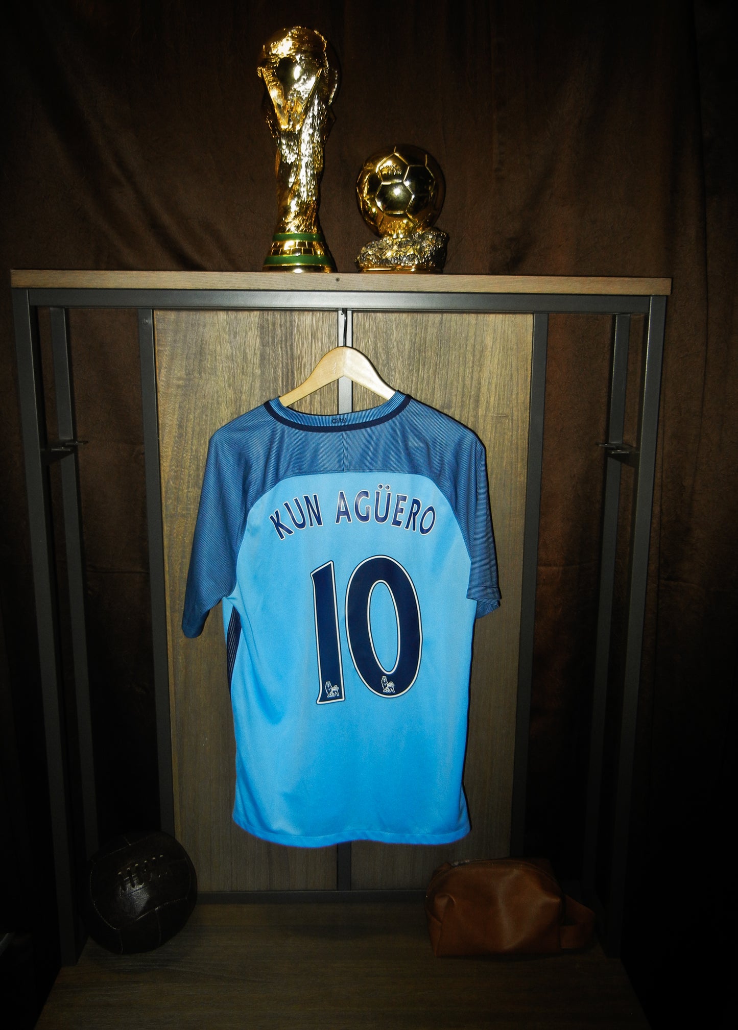 Manchester City 2016/2017 Home Jersey – “Kun” Agüero #10 – Large – Sky Blue Nike Shirt (MPN: 776907-489)