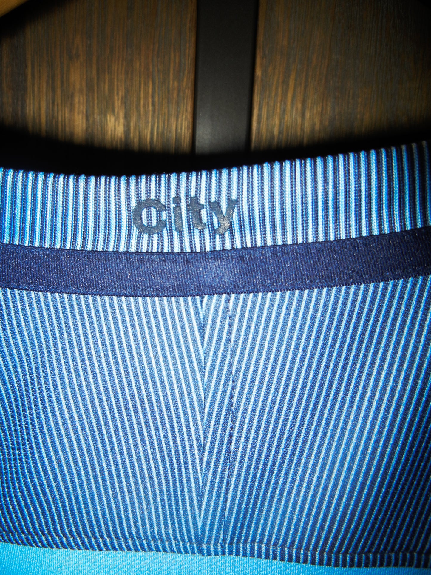 Manchester City 2016/2017 Home Jersey – “Kun” Agüero #10 – Large – Sky Blue Nike Shirt (MPN: 776907-489)