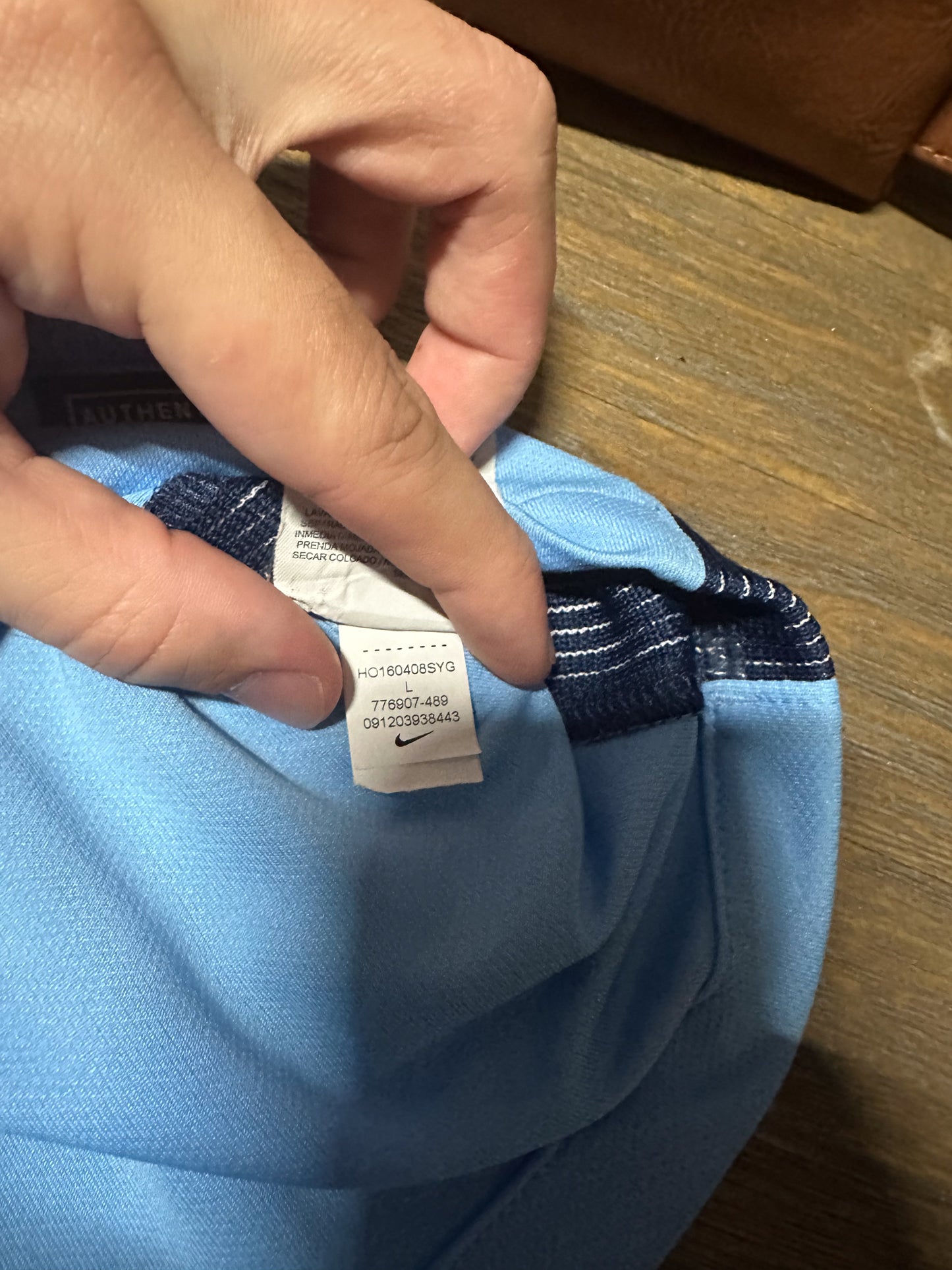 Manchester City 2016/2017 Home Jersey – “Kun” Agüero #10 – Large – Sky Blue Nike Shirt (MPN: 776907-489)