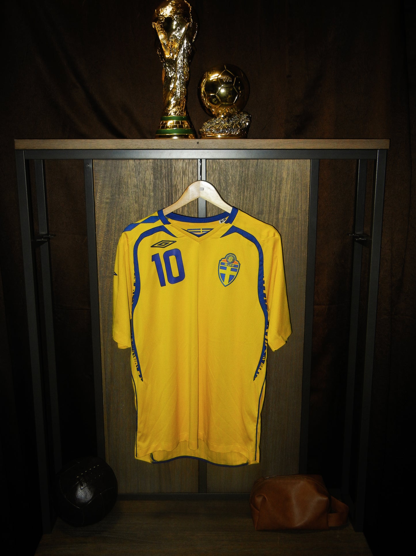 Sweden 2007/2009 Home Jersey – Zlatan Ibrahimović #10 – Large – Yellow Umbro Shirt (MPN: N/A)