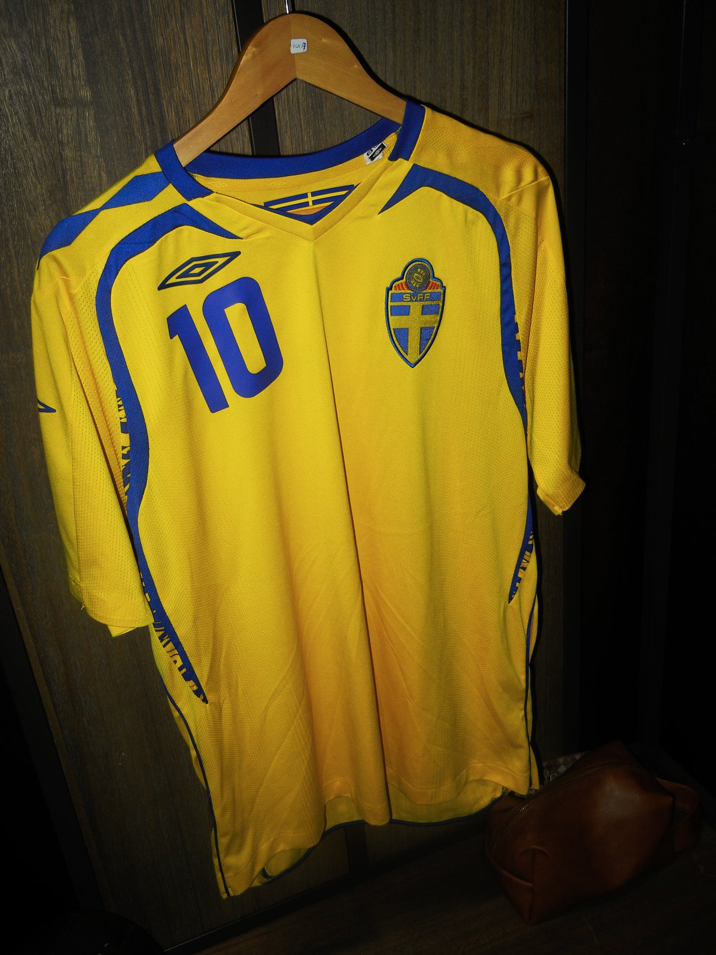 Sweden 2007/2009 Home Jersey – Zlatan Ibrahimović #10 – Large – Yellow Umbro Shirt (MPN: N/A)