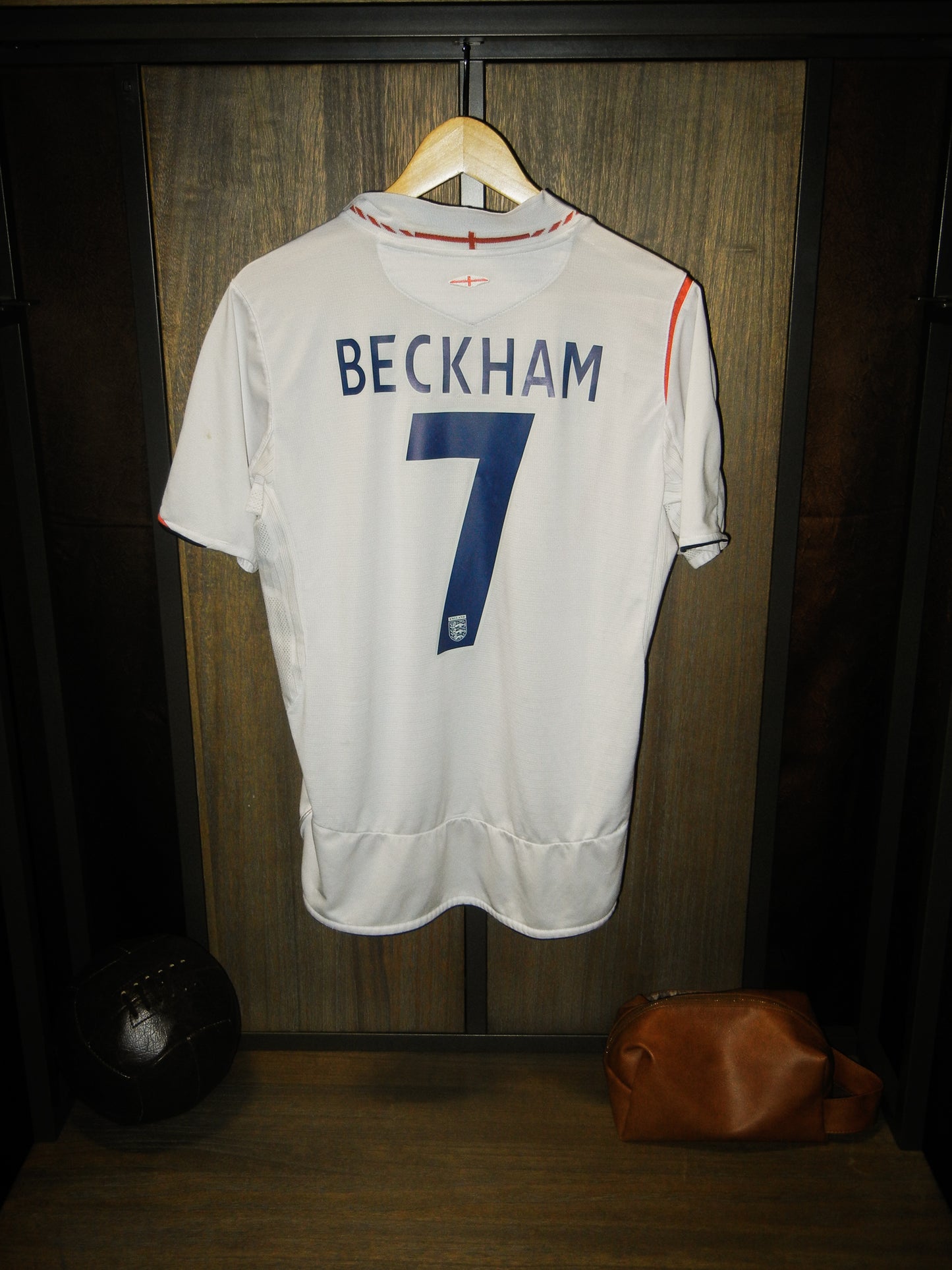 England 2005/2007 Home Jersey – David Beckham #7 – Large – White Umbro Shirt (MPN: N/A)