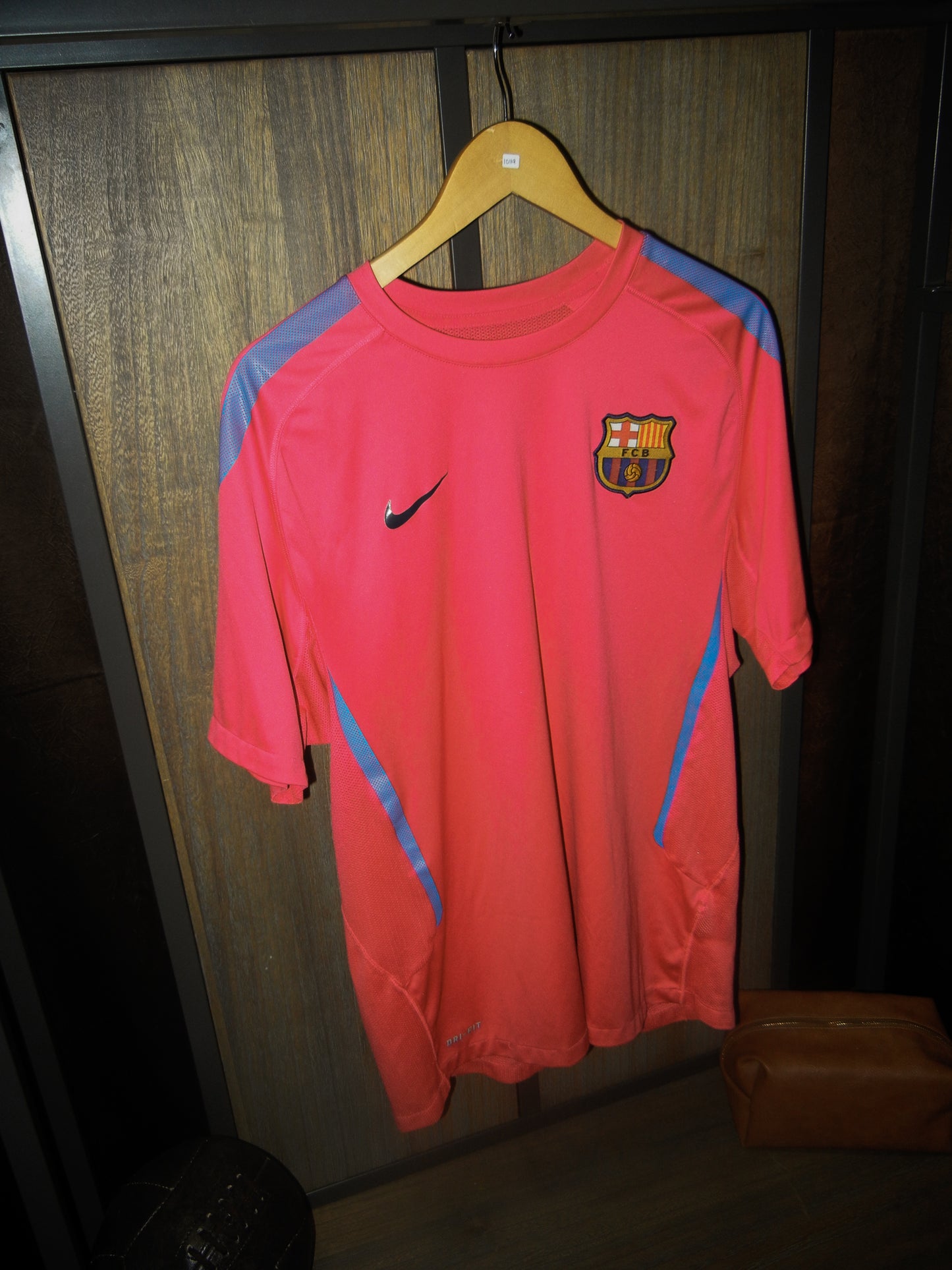 Barcelona 2010/2011 Training Top – Large – Nike Pink Shirt (MPN: 382363-669)
