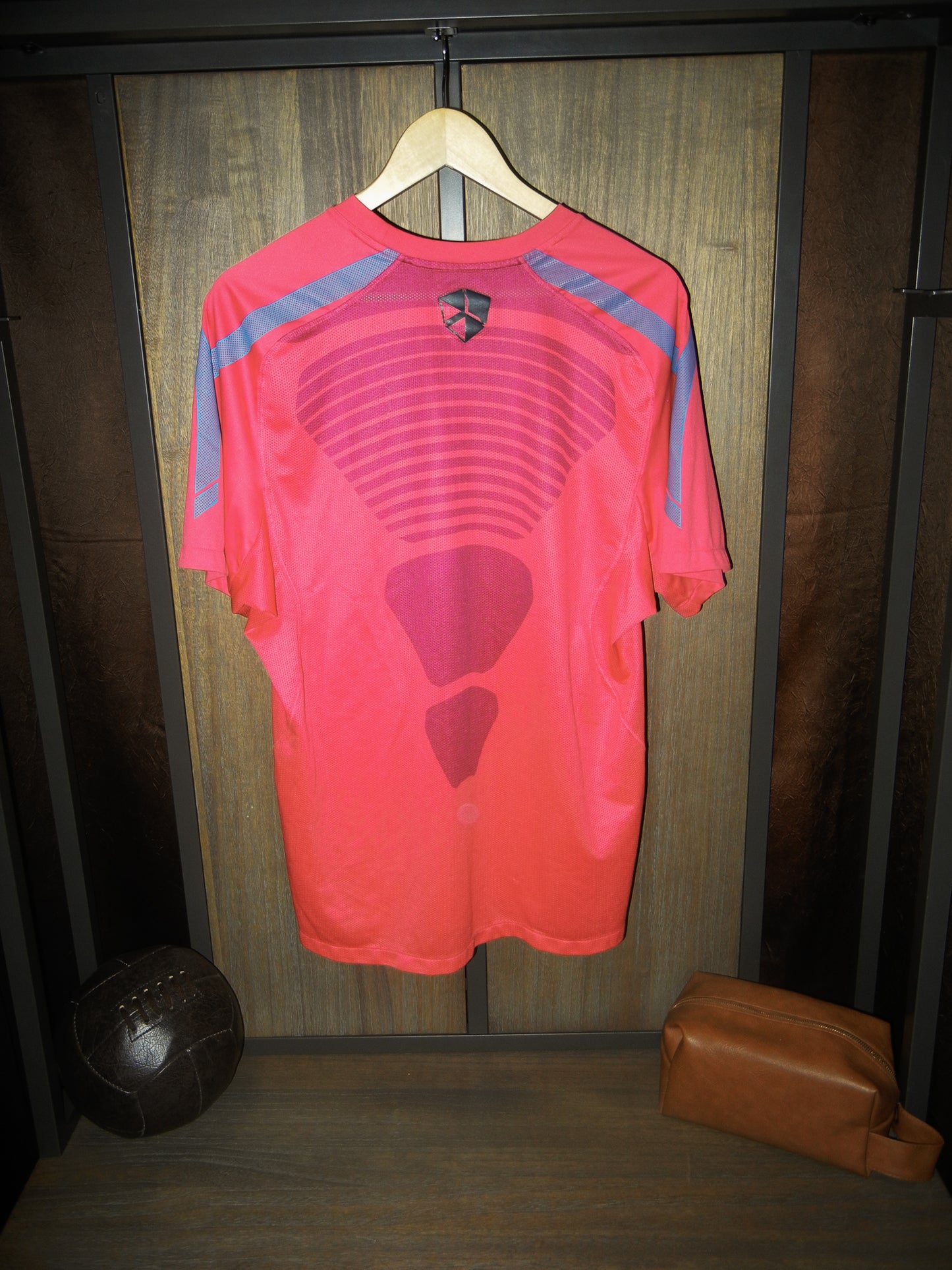Barcelona 2010/2011 Training Top – Large – Nike Pink Shirt (MPN: 382363-669)