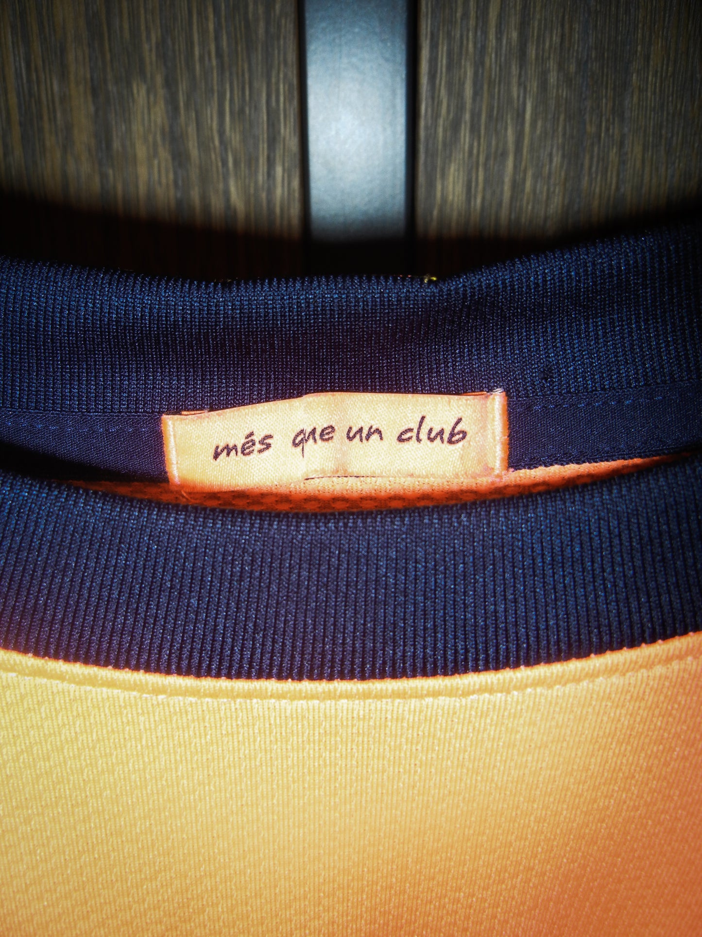 Barcelona 2009/2010 Away Jersey – Lionel Messi #10 – Large – Nike Orange Shirt (MPN: 355020-870)