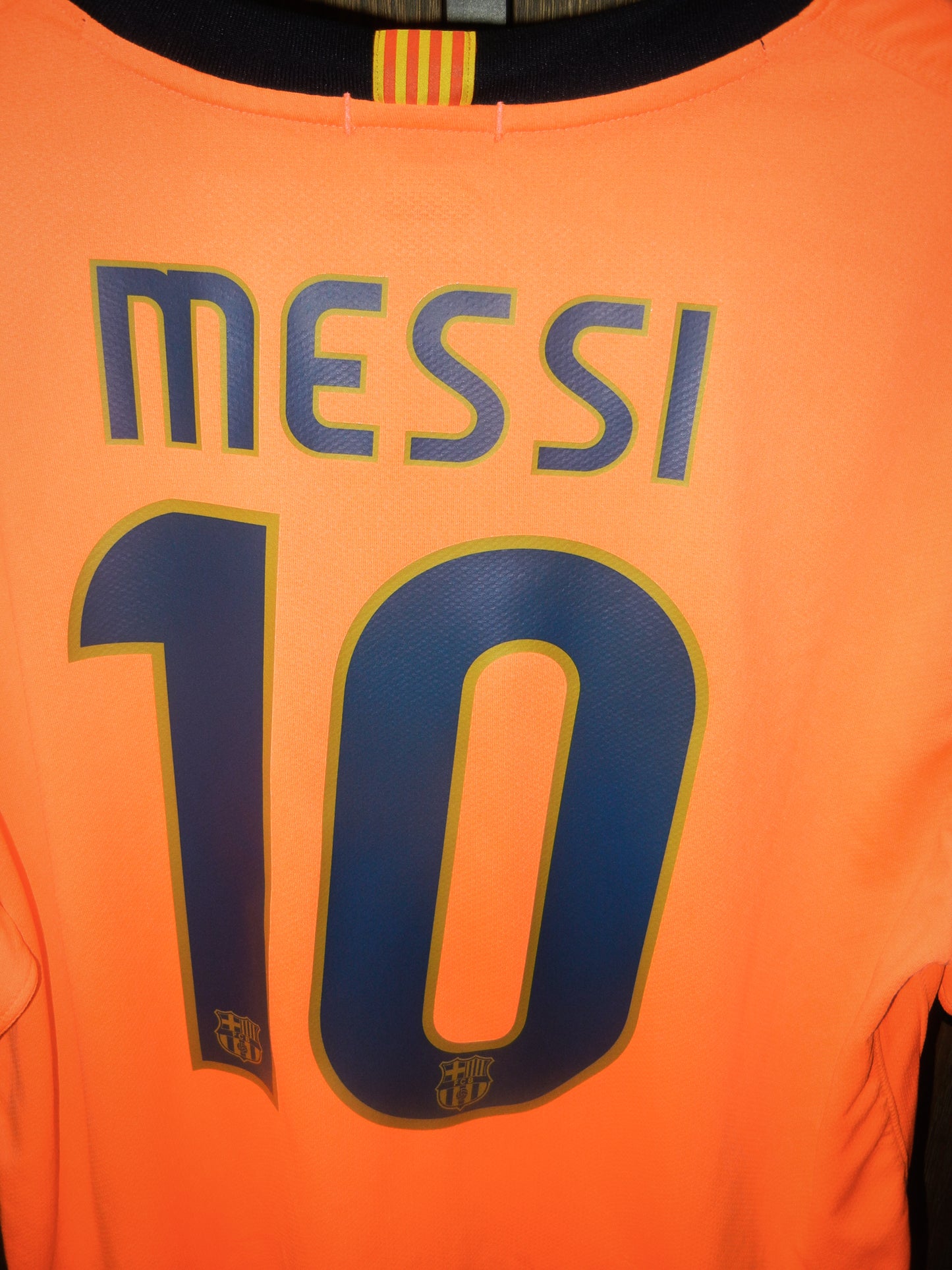 Barcelona 2009/2010 Away Jersey – Lionel Messi #10 – Large – Nike Orange Shirt (MPN: 355020-870)