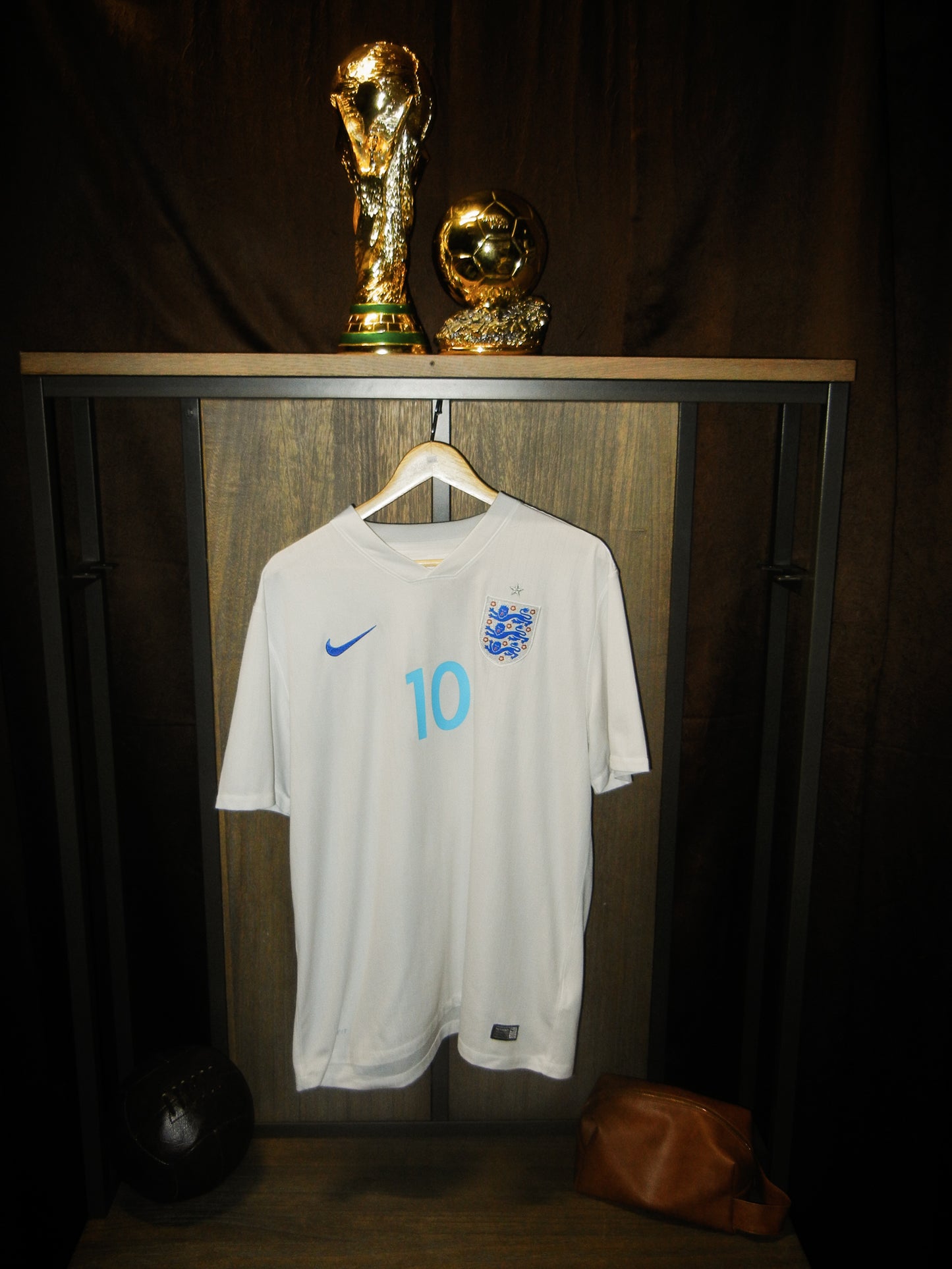 England 2014/2015 Home Jersey – Wayne Rooney #10 – Size XL – White Nike Shirt (MPN: 588101-105)