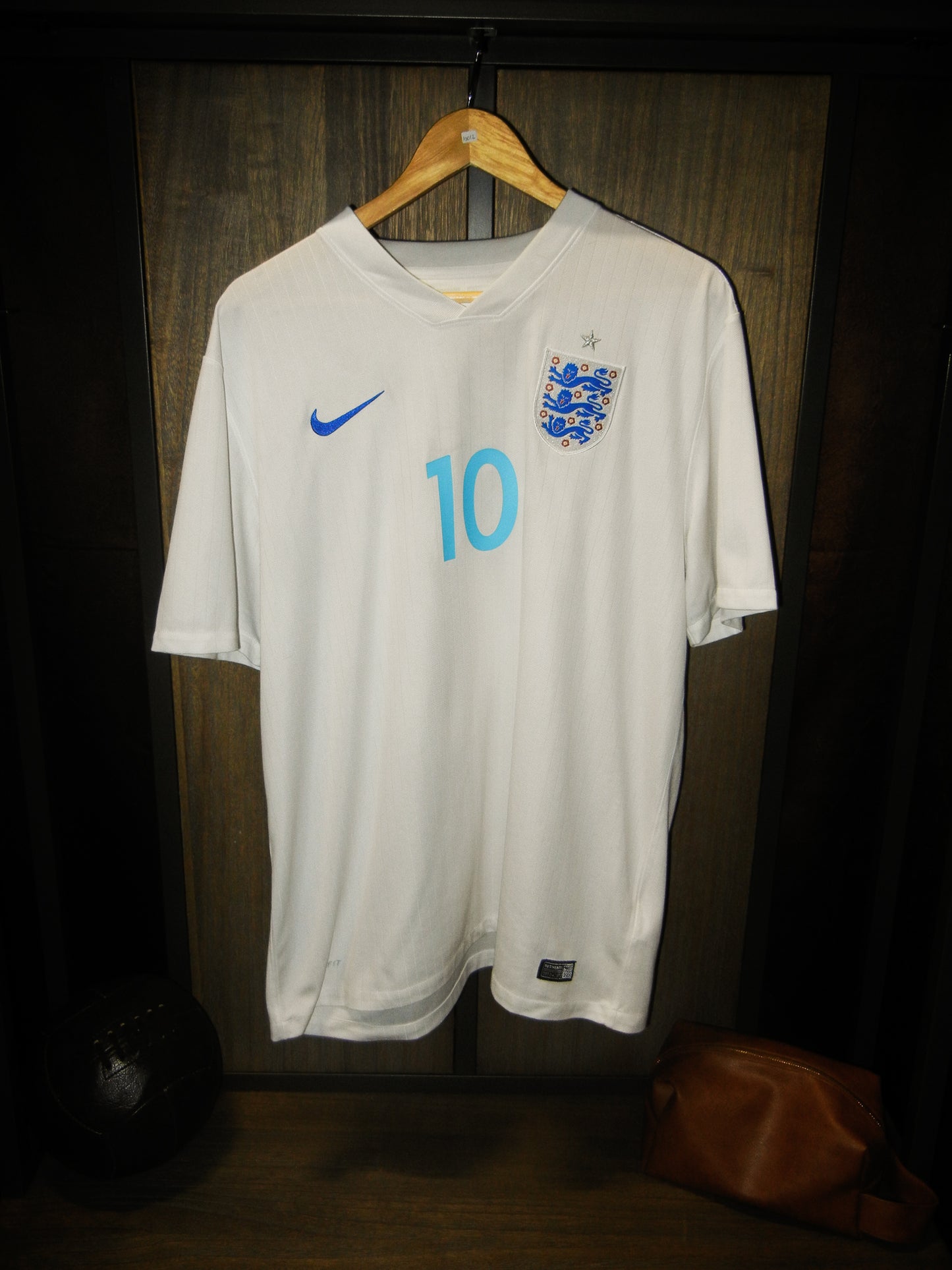 England 2014/2015 Home Jersey – Wayne Rooney #10 – Size XL – White Nike Shirt (MPN: 588101-105)