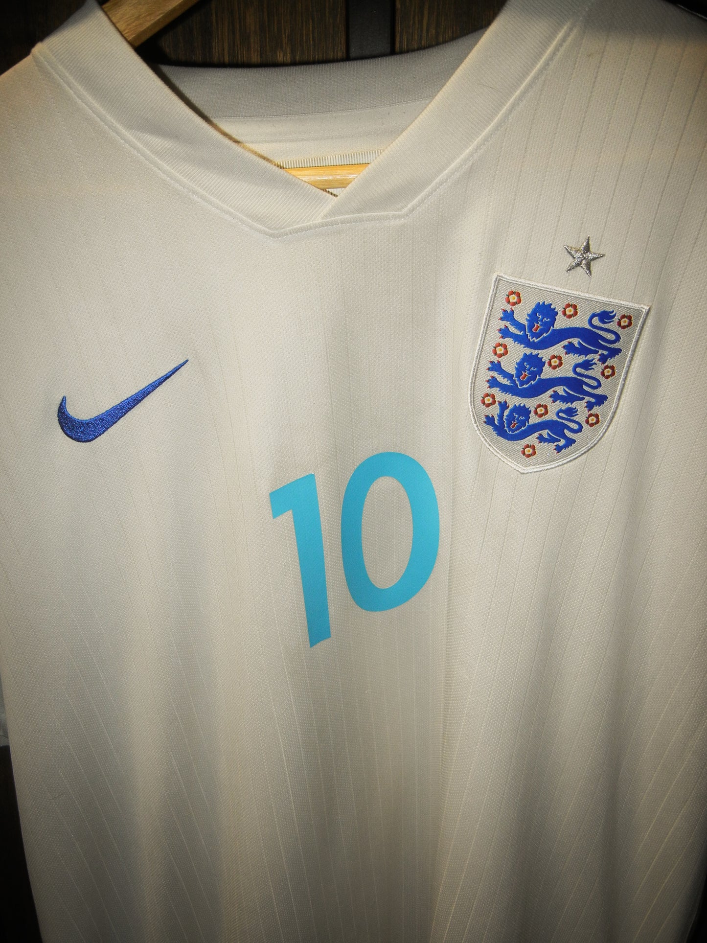 England 2014/2015 Home Jersey – Wayne Rooney #10 – Size XL – White Nike Shirt (MPN: 588101-105)
