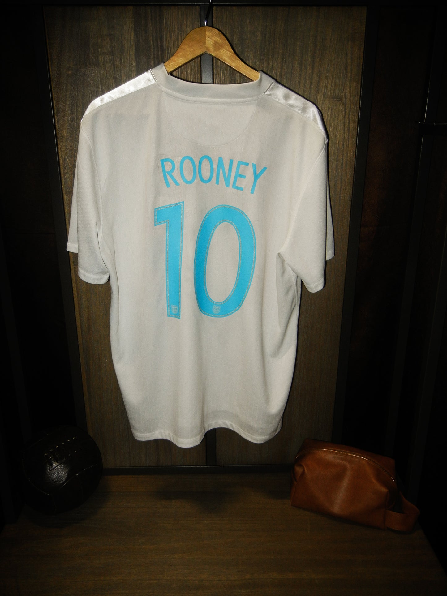 England 2014/2015 Home Jersey – Wayne Rooney #10 – Size XL – White Nike Shirt (MPN: 588101-105)