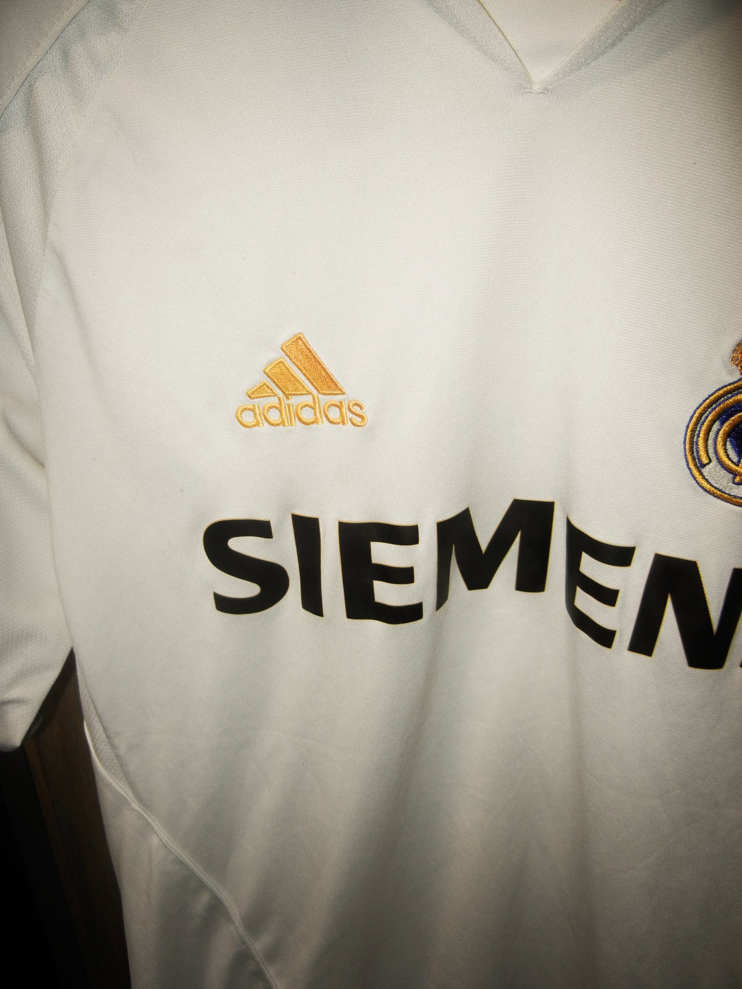 Real Madrid 2005/2006 Home Jersey – Roberto Carlos #3 – Size Medium – White Adidas Shirt (MPN: 109879)