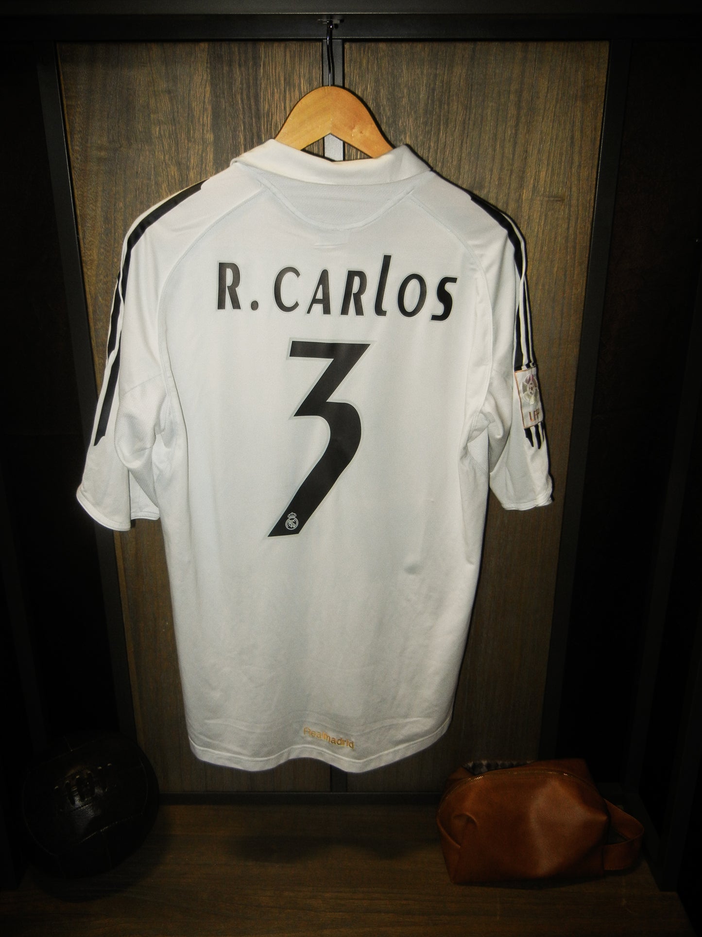 Real Madrid 2005/2006 Home Jersey – Roberto Carlos #3 – Size Medium – White Adidas Shirt (MPN: 109879)