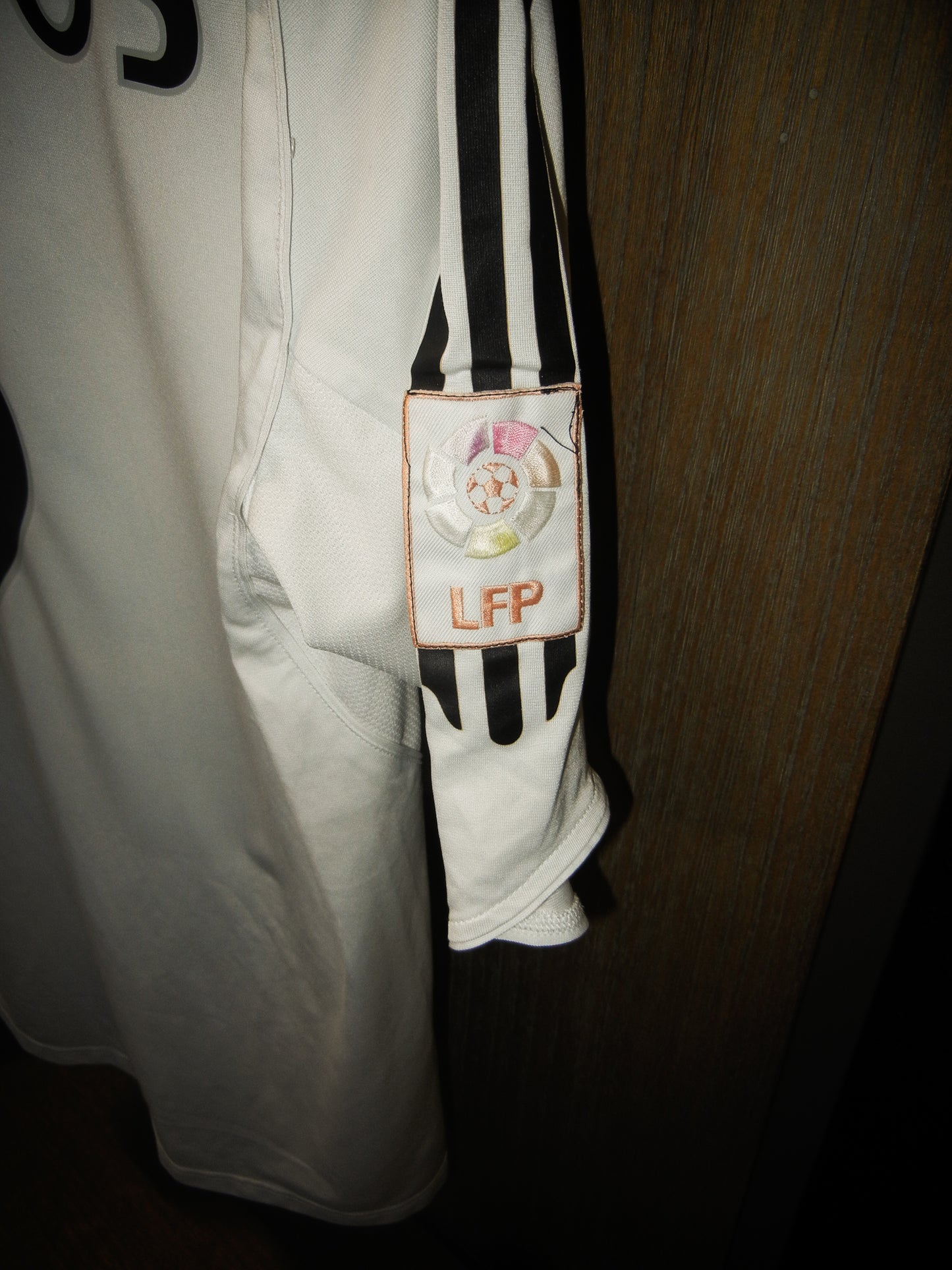 Real Madrid 2005/2006 Home Jersey – Roberto Carlos #3 – Size Medium – White Adidas Shirt (MPN: 109879)