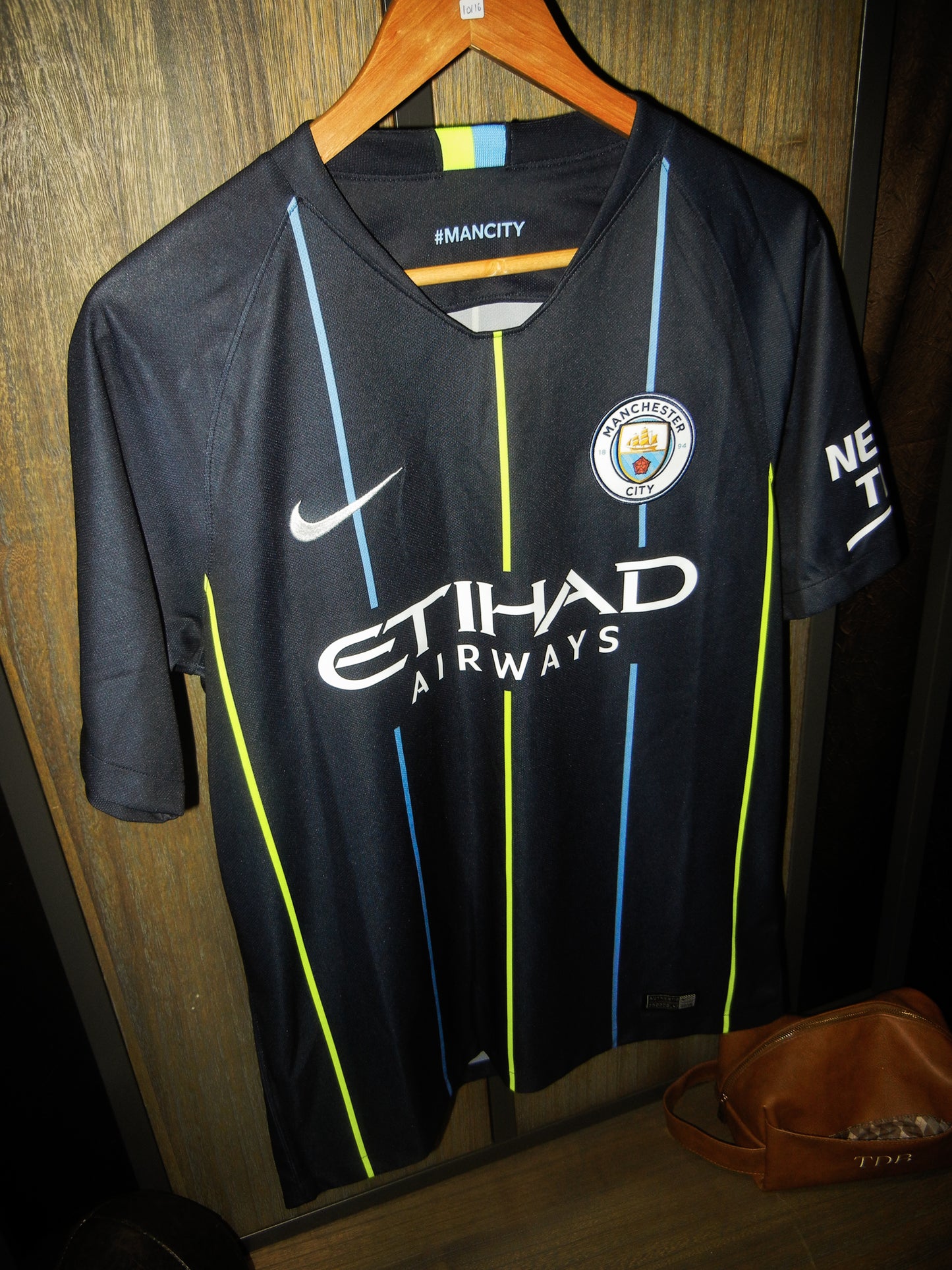Manchester City 2018/2019 Away Jersey – Kun Agüero #10 – Medium – Navy Nike Shirt (MPN: 919002-476)