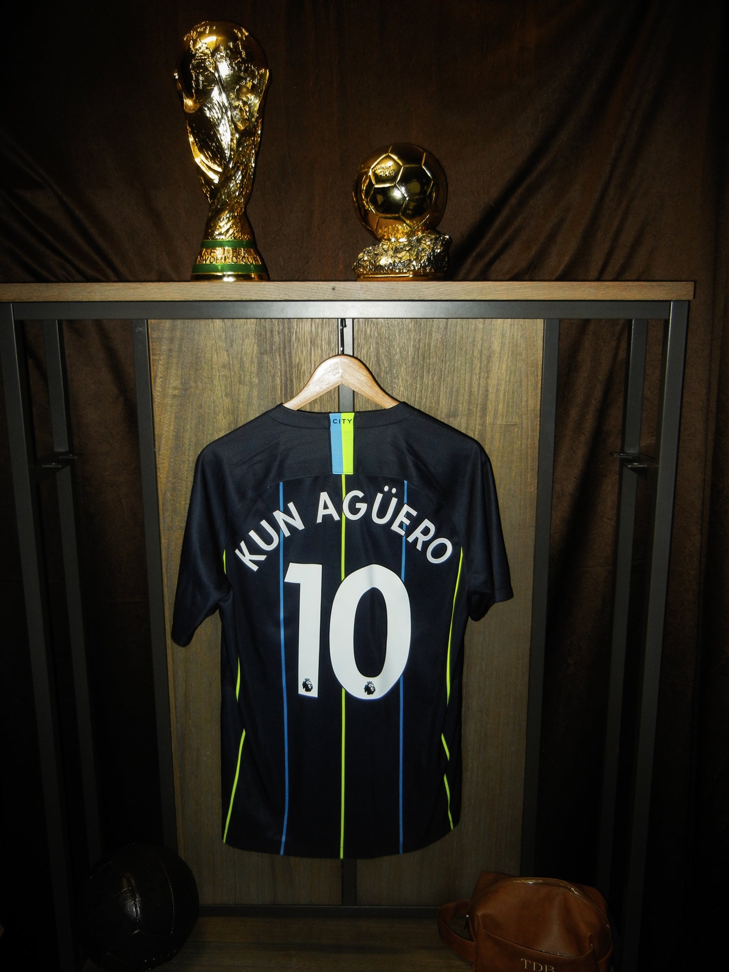 Manchester City 2018/2019 Away Jersey – Kun Agüero #10 – Medium – Navy Nike Shirt (MPN: 919002-476)