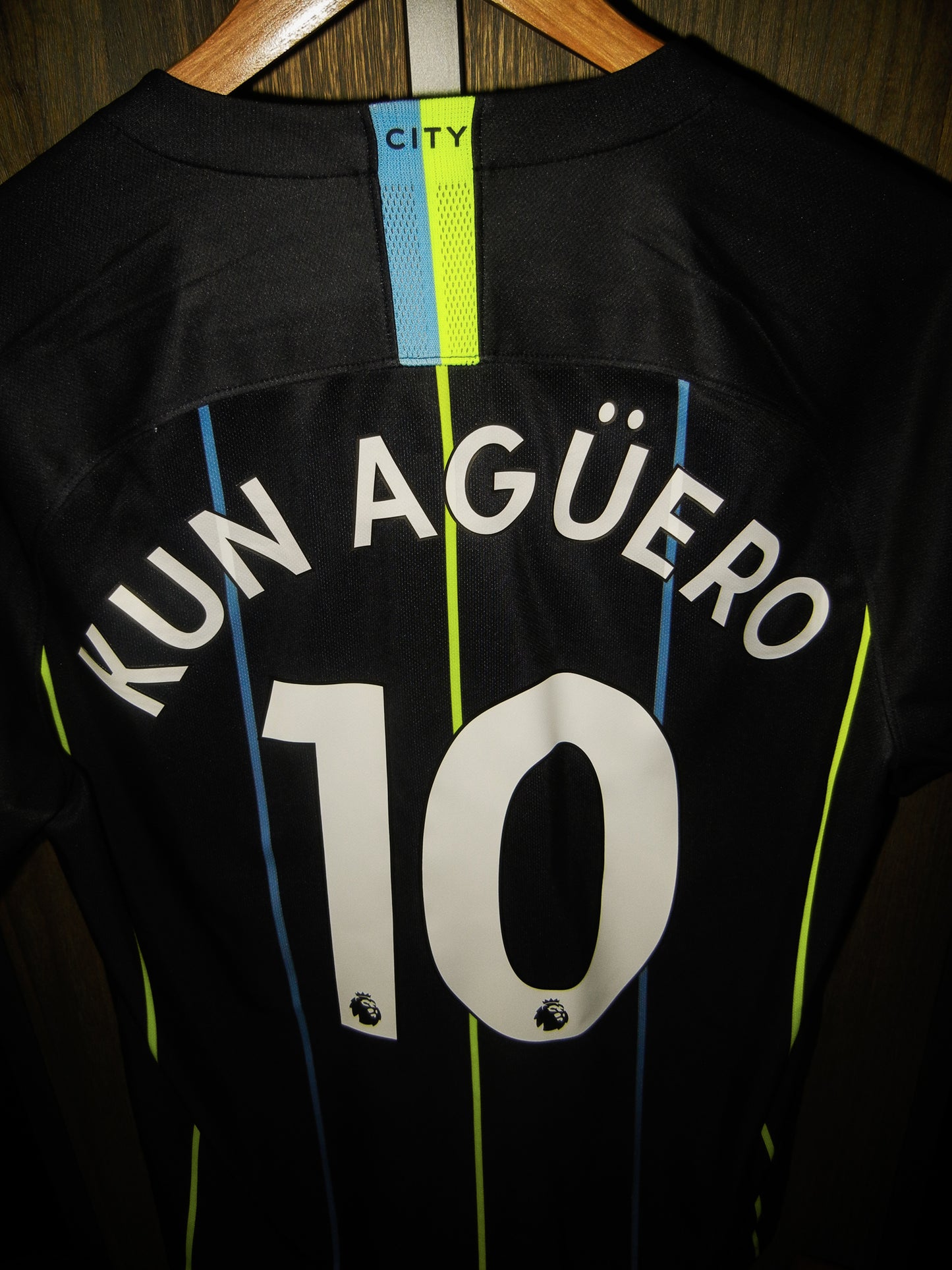 Manchester City 2018/2019 Away Jersey – Kun Agüero #10 – Medium – Navy Nike Shirt (MPN: 919002-476)