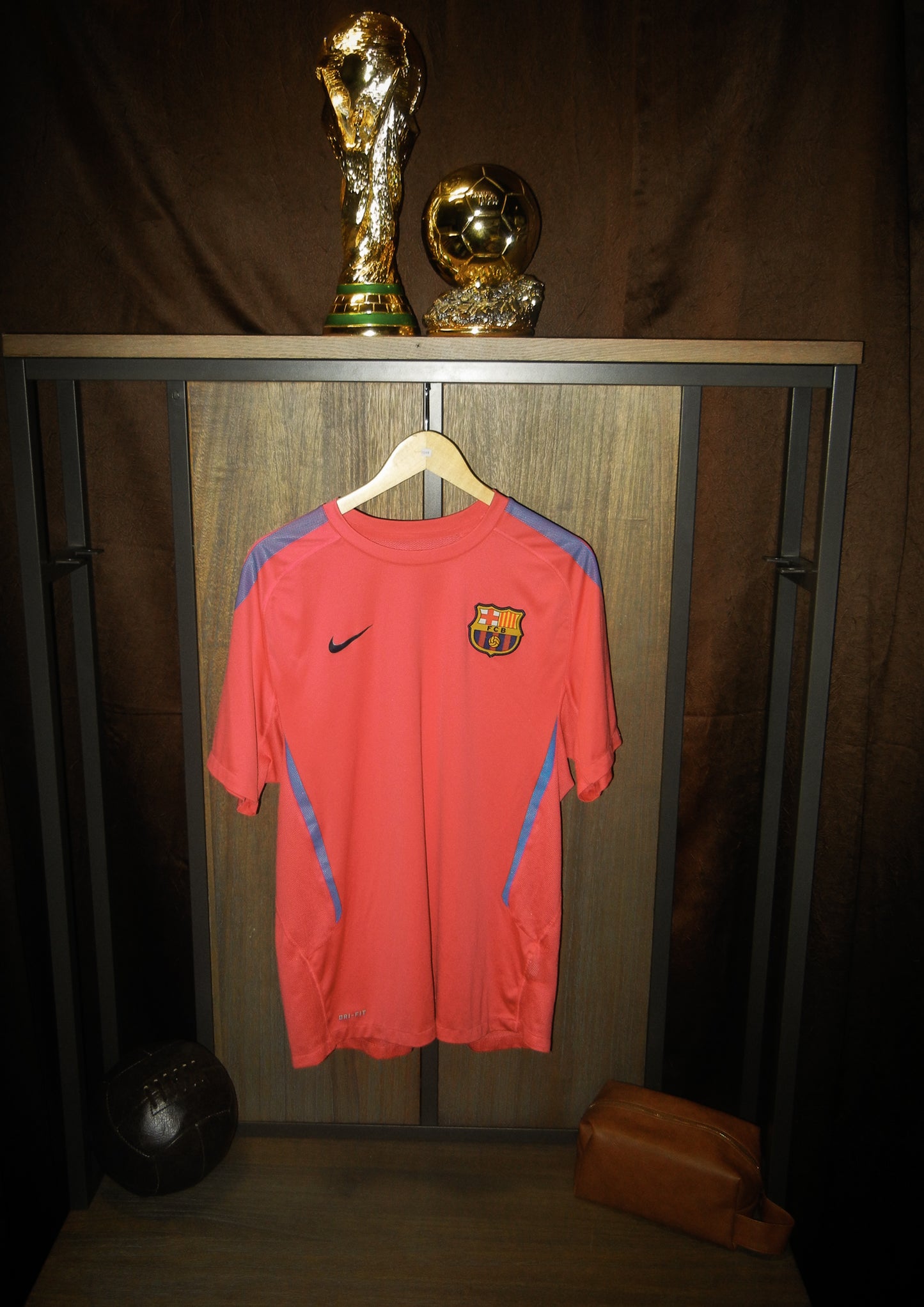 Barcelona 2010/2011 Training Top – Large – Nike Pink Shirt (MPN: 382363-669)