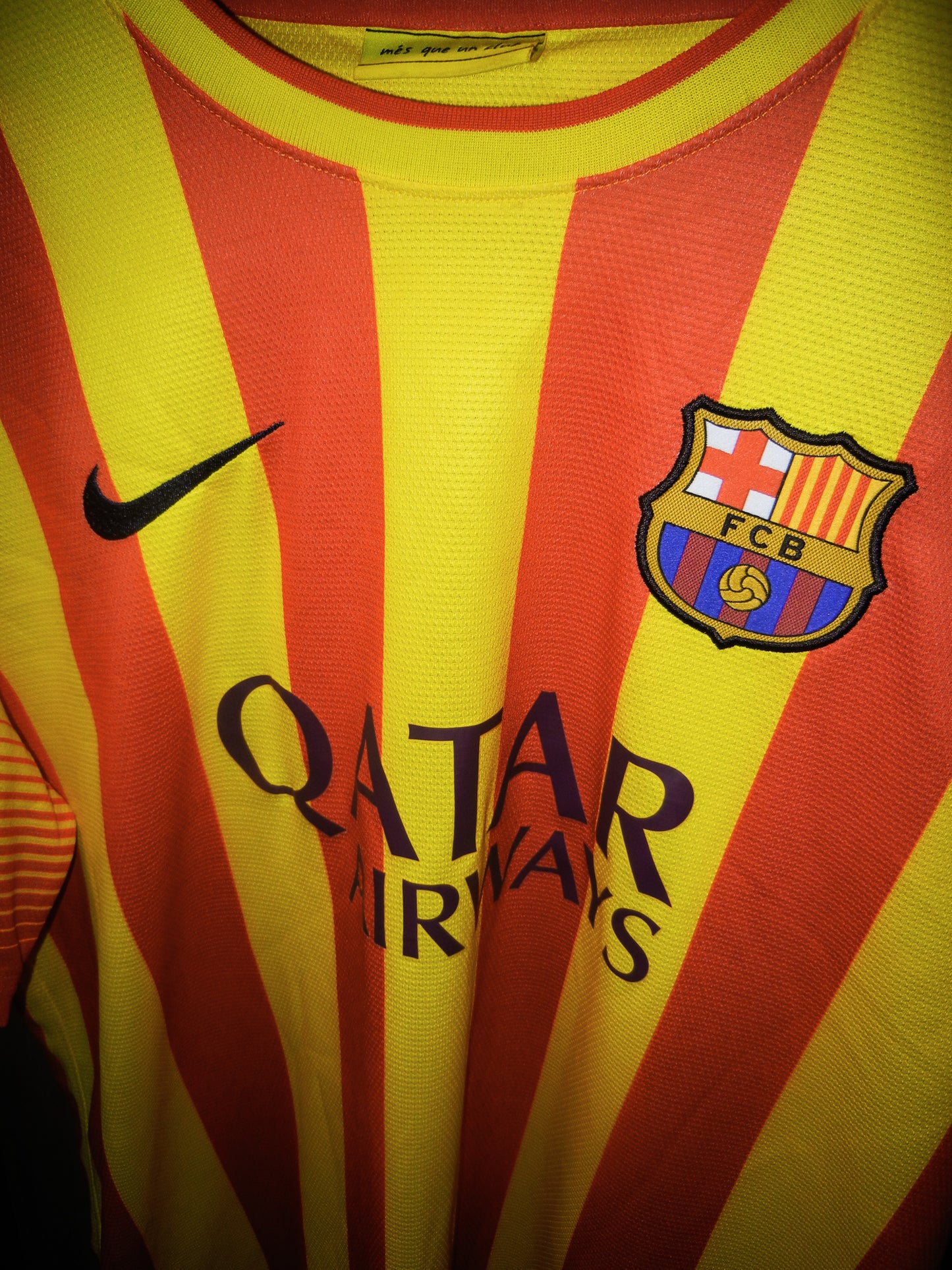 Barcelona 2013/2014 Away Jersey – Lionel Messi #10 – Size Large – Yellow Nike Shirt (MPN: 532823-703)