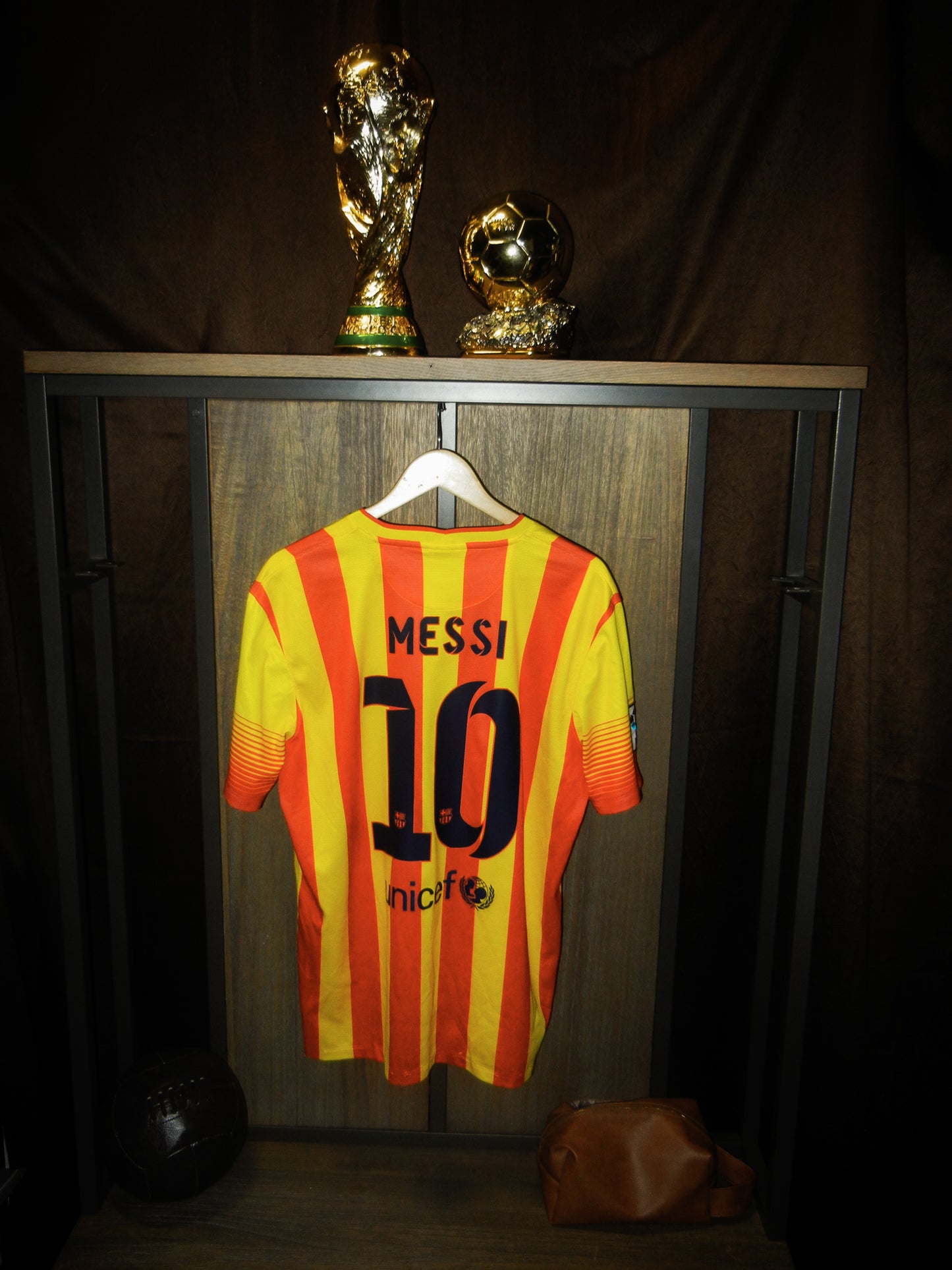 Barcelona 2013/2014 Away Jersey – Lionel Messi #10 – Size Large – Yellow Nike Shirt (MPN: 532823-703)