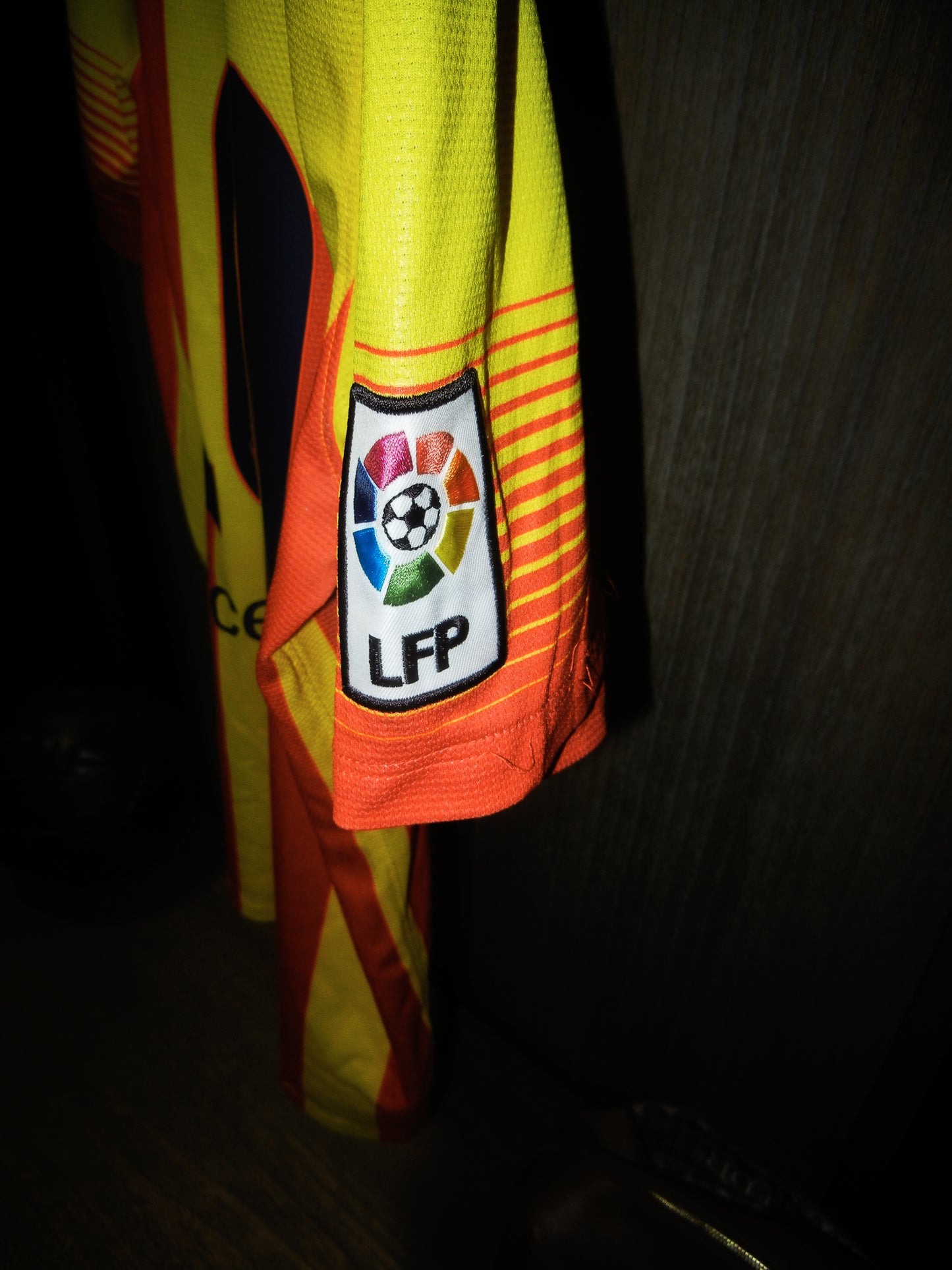 Barcelona 2013/2014 Away Jersey – Lionel Messi #10 – Size Large – Yellow Nike Shirt (MPN: 532823-703)