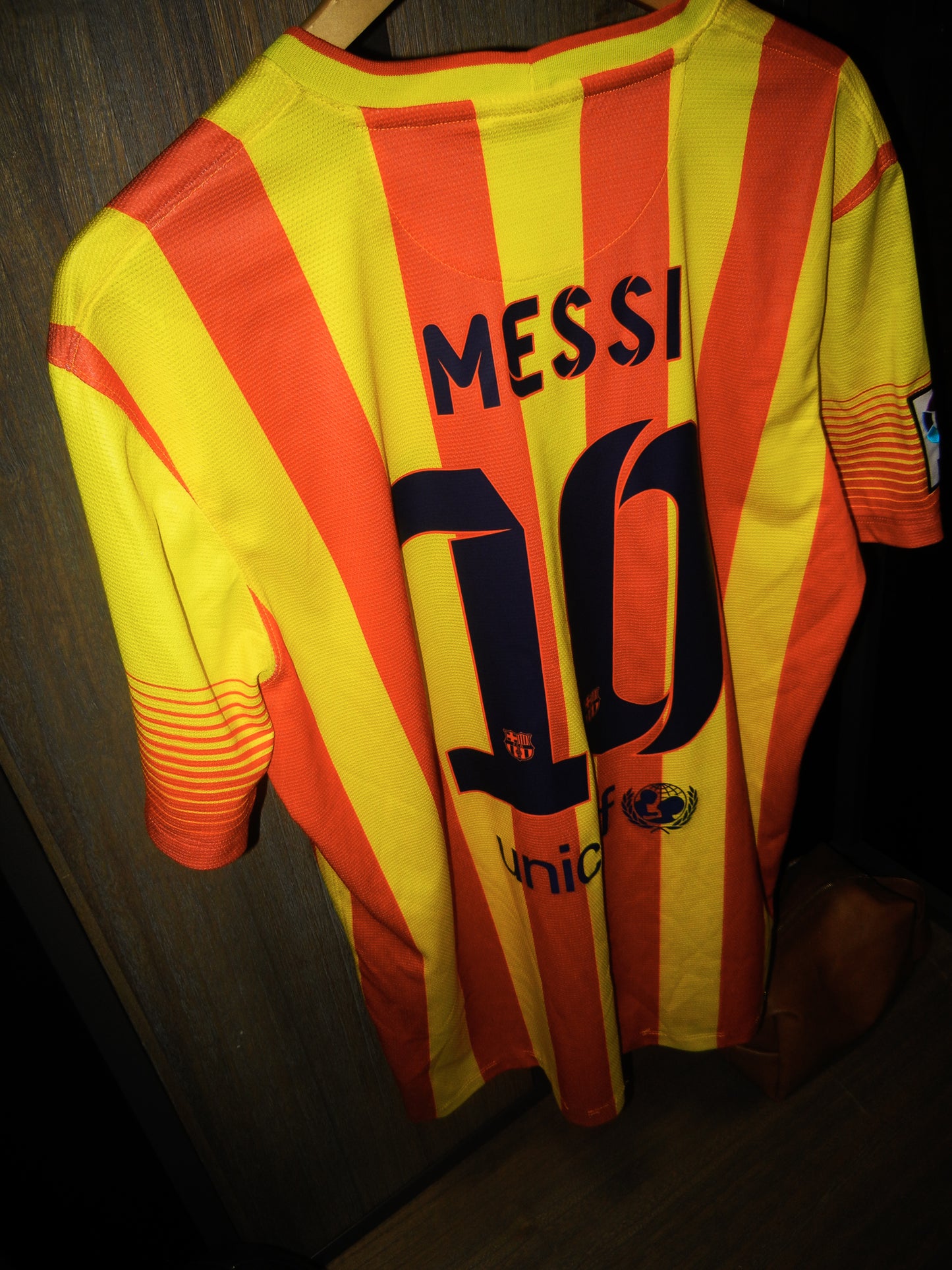Barcelona 2013/2014 Away Jersey – Lionel Messi #10 – Size Large – Yellow Nike Shirt (MPN: 532823-703)