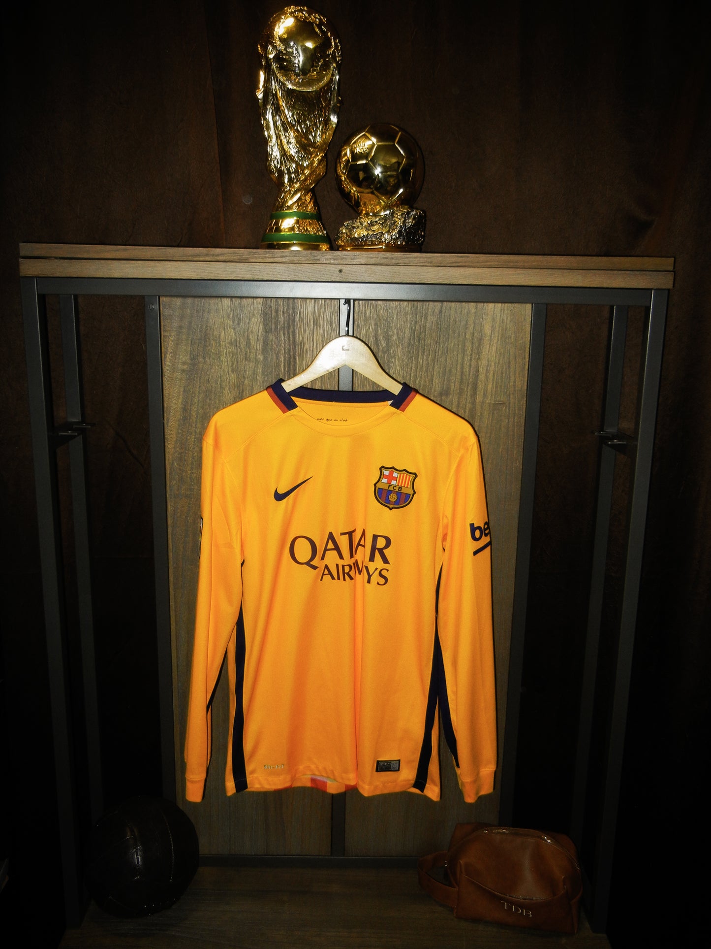 Barcelona 2015/2016 Away Long Sleeve Jersey – Neymar Jr #11 – Medium – Golden and Yellow Nike Shirt (MPN: 658777-740)