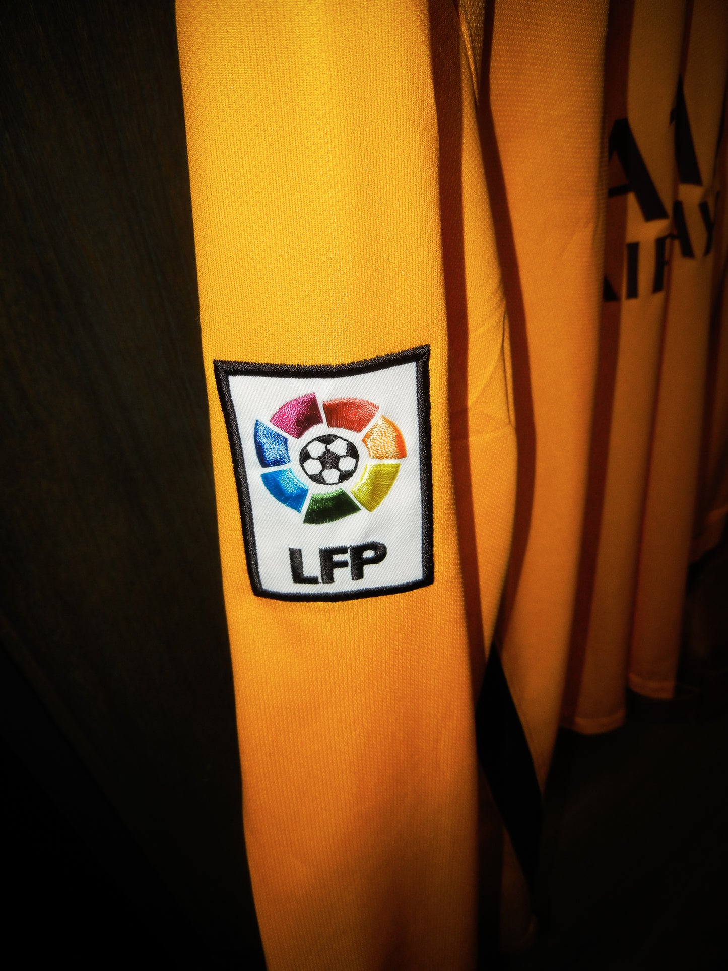 Barcelona 2015/2016 Away Long Sleeve Jersey – Neymar Jr #11 – Medium – Golden and Yellow Nike Shirt (MPN: 658777-740)