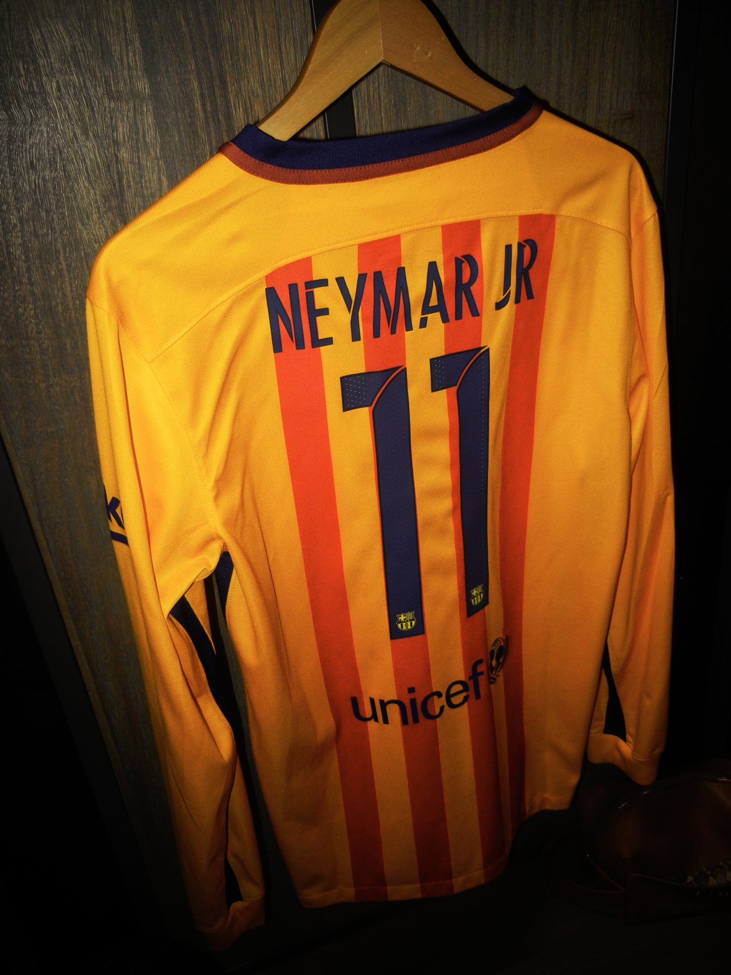 Barcelona 2015/2016 Away Long Sleeve Jersey – Neymar Jr #11 – Medium – Golden and Yellow Nike Shirt (MPN: 658777-740)