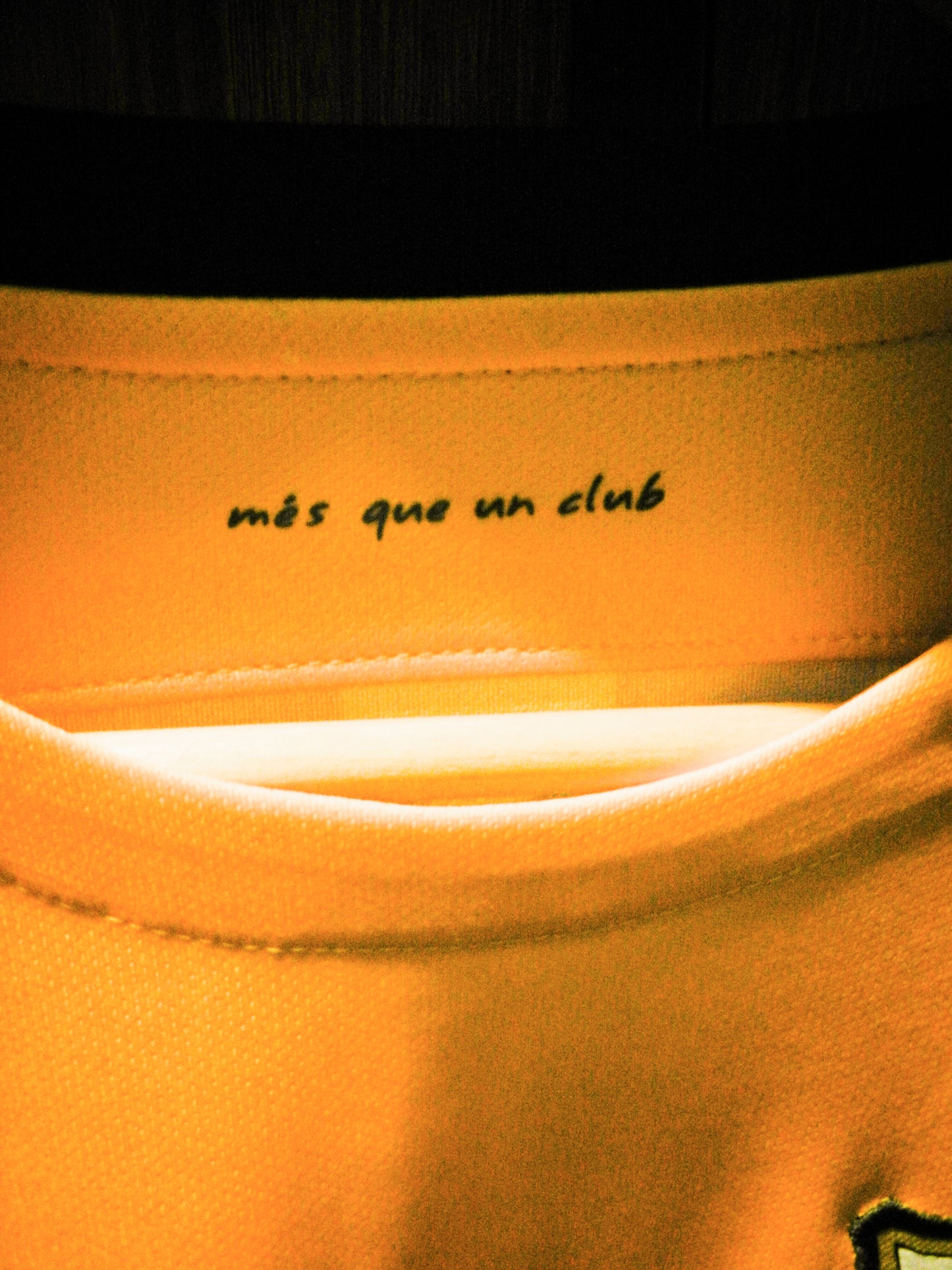 Barcelona 2015/2016 Away Jersey – Luis Suárez #9 – Medium – Gold and Yellow Nike Shirt (MPN: 658777-740)