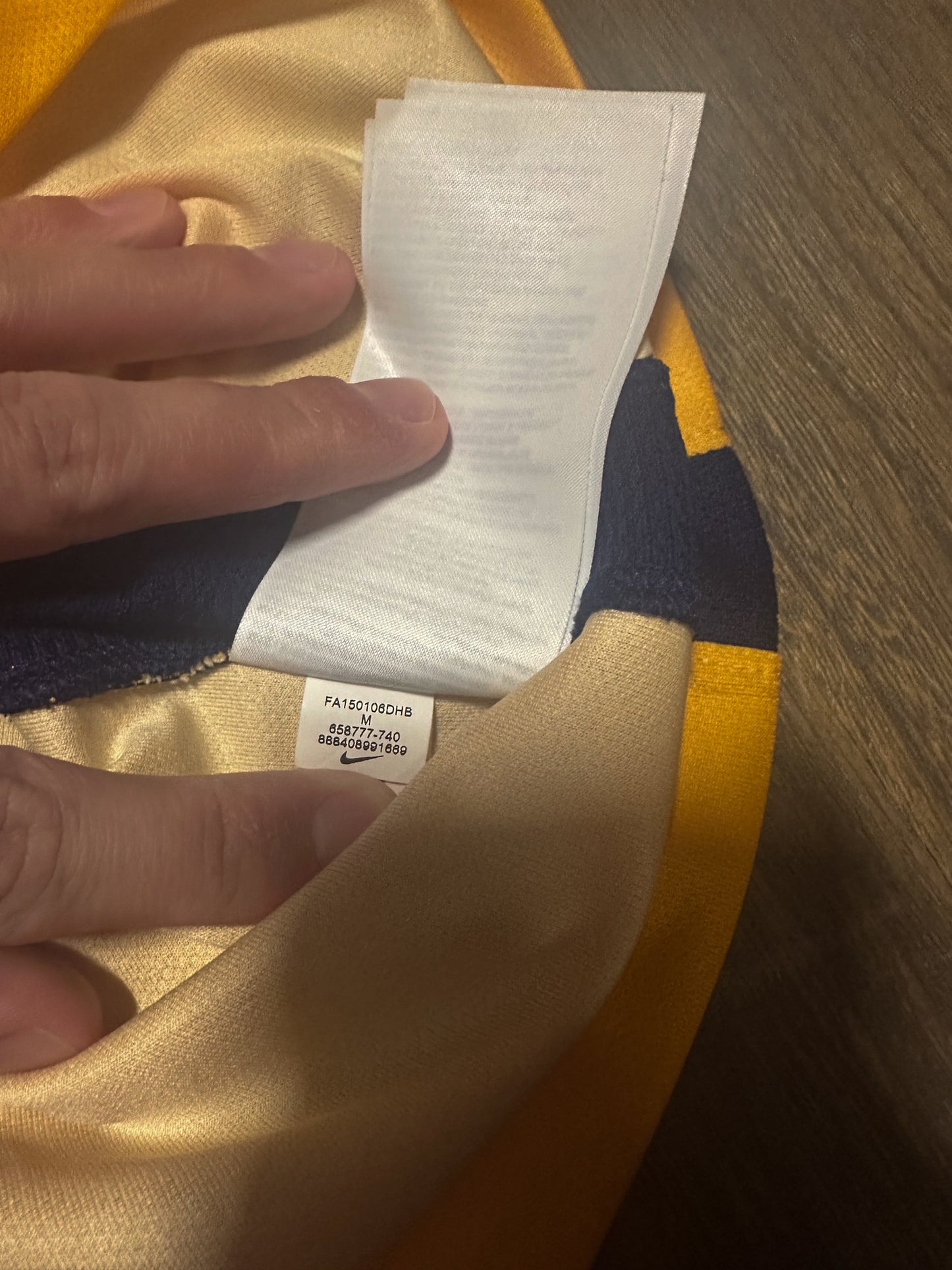 Barcelona 2015/2016 Away Jersey – Luis Suárez #9 – Medium – Gold and Yellow Nike Shirt (MPN: 658777-740)